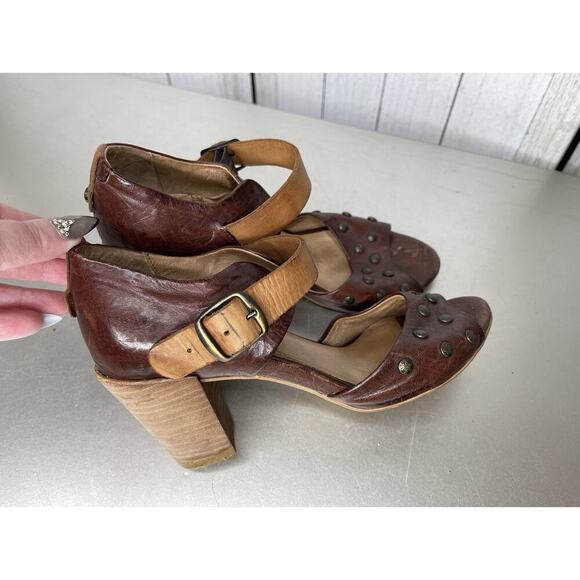 Coque Terra Anthropologie Heels EU 37 US 6.5 Brown Leather Studded Distressed - Picture 5 of 7